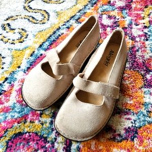 Alegria Feliz PG soft tan glitter Mary Jane sz 39/ 8